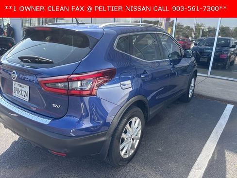 Used 2022 Nissan Rogue Sport SV image 2