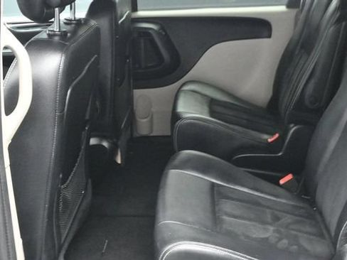 Used 2018 Dodge Grand Caravan SXT FWD image 12