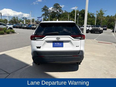 Used 2021 Toyota RAV4 XLE w/ Convenience Package FWD image 8