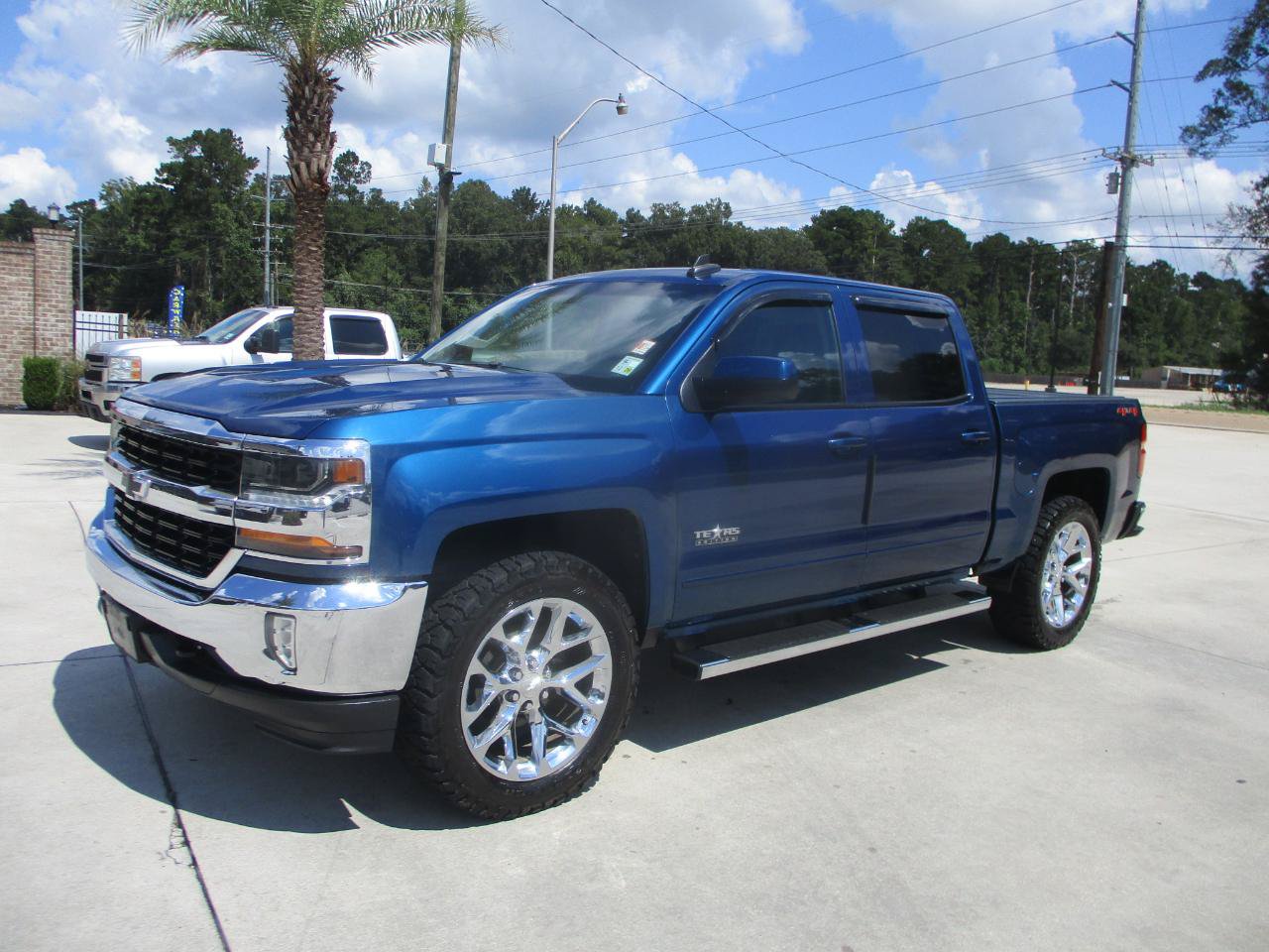 Used 2018 Chevrolet Silverado 1500 LT w/ Texas Edition AWD/4WD image 4