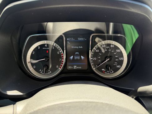 Used 2019 Nissan Titan SV w/ SV Convenience Package RWD image 19