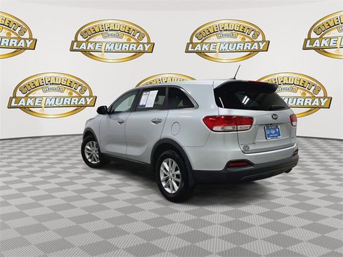 Used 2018 Kia Sorento L image 9