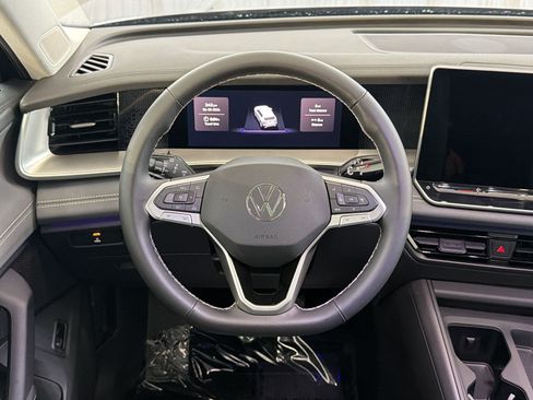 New 2026 Volkswagen Tiguan SE FWD image 11