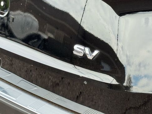 Used 2023 Nissan Rogue SV FWD image 9