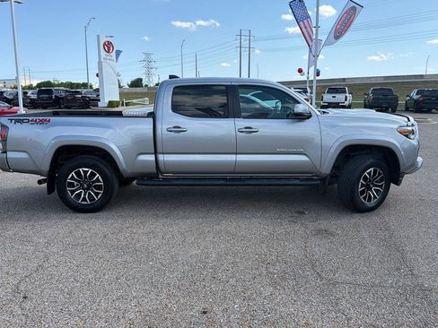 Used 2021 Toyota Tacoma TRD Sport AWD/4WD image 2
