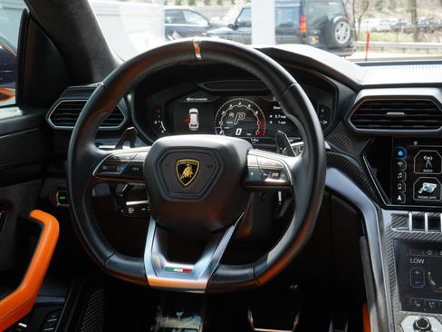 Used 2022 Lamborghini Urus AWD/4WD image 46