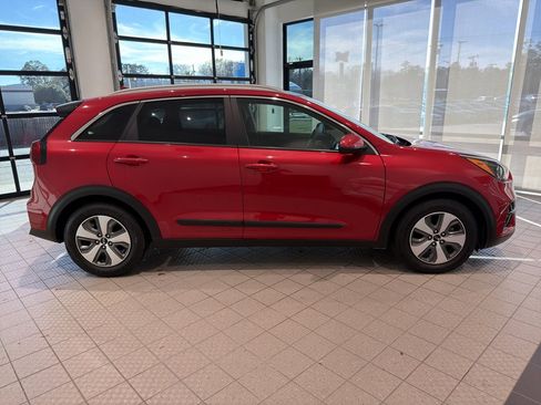 Used 2020 Kia Niro LX image 6