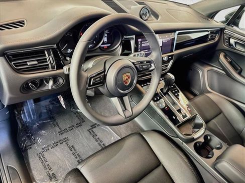 Used 2025 Porsche Macan AWD/4WD image 4