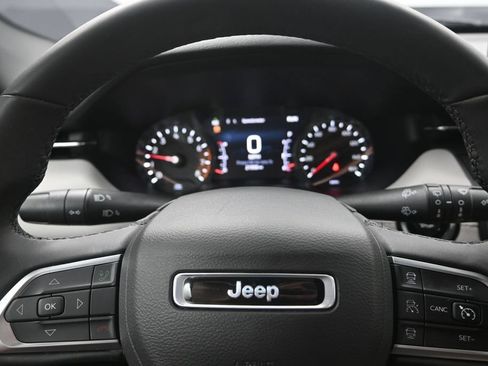 Used 2025 Jeep Compass Limited AWD/4WD image 14