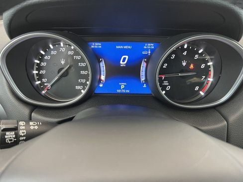 Used 2020 Maserati Levante AWD/4WD image 25