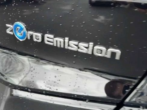 Certified 2022 Nissan Leaf S image 7