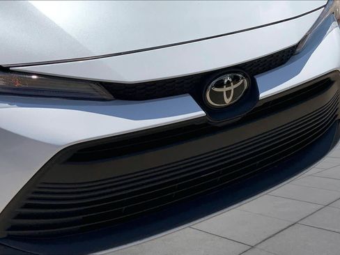 Used 2025 Toyota Corolla LE FWD image 29