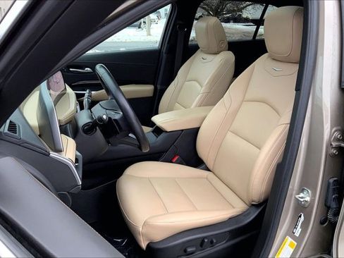 Used 2024 Cadillac XT4 Luxury w/ Cold Weather Package image 25