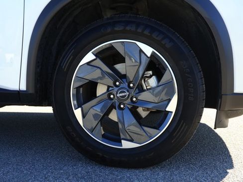 Used 2024 Nissan Rogue SV image 5