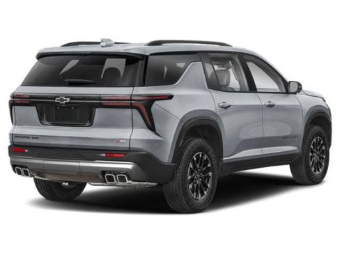 Used 2025 Chevrolet Traverse High Country FWD image 6