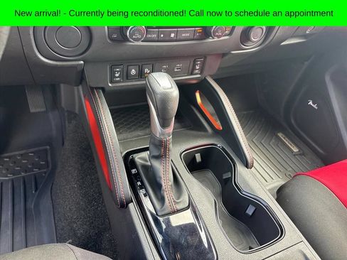 Used 2024 Nissan Frontier Pro-X w/ Pro Convenience Package RWD image 18