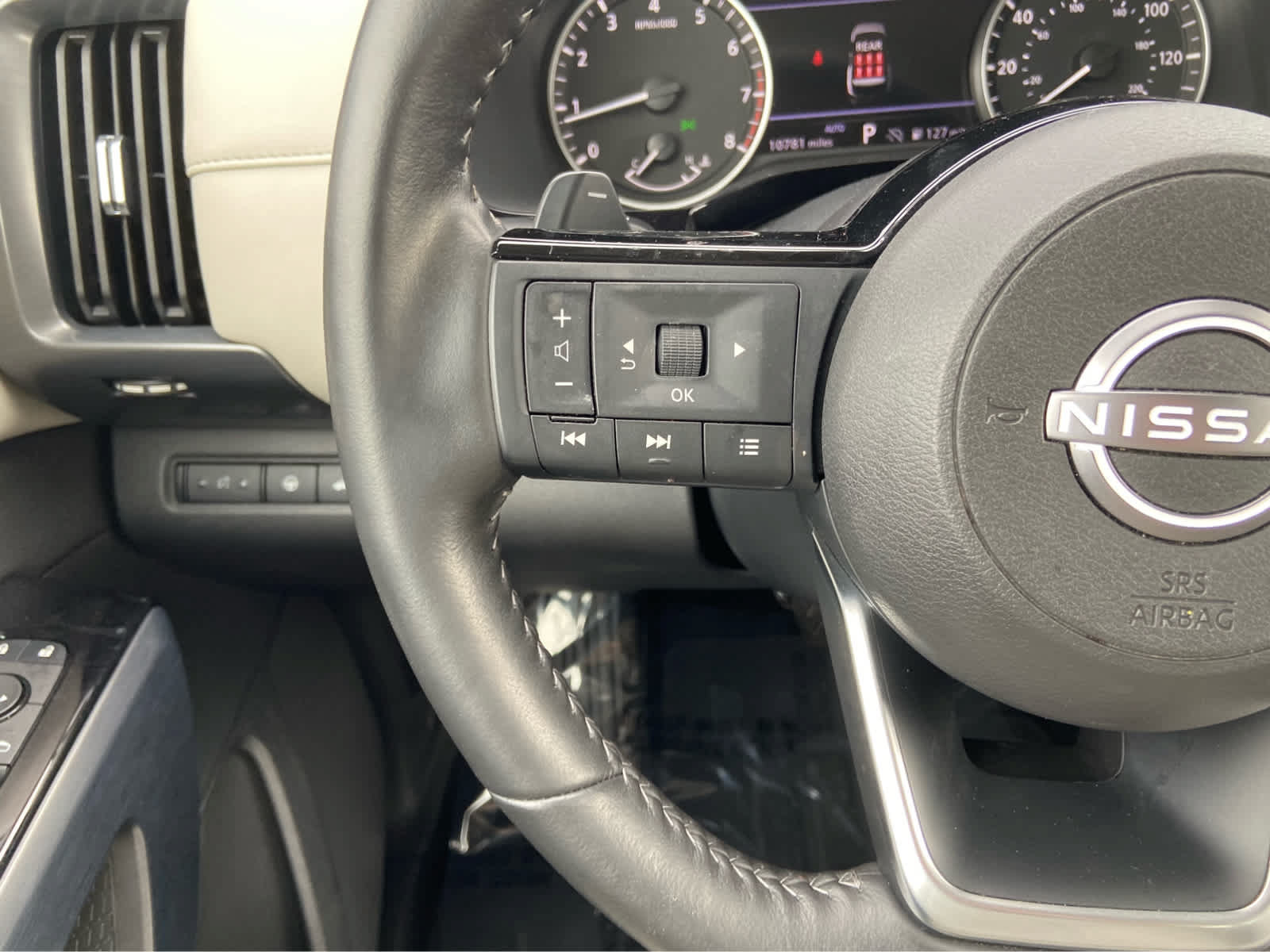 Used 2025 Nissan Pathfinder SL w/ Cargo Package AWD/4WD image 25