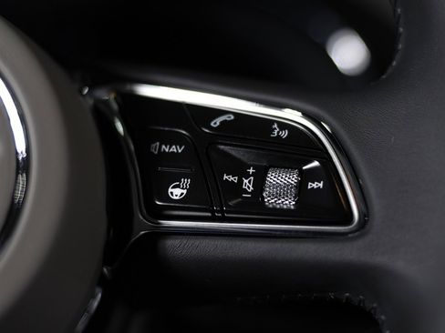 Used 2022 Bentley Bentayga image 30