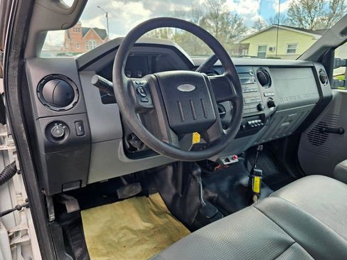 Used 2013 Ford F550 4x4 Regular Cab Super Duty w/ Payload Upgrade Pkg image 4
