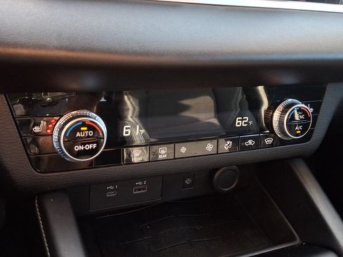 Used 2022 Mitsubishi Outlander SE AWD/4WD image 16
