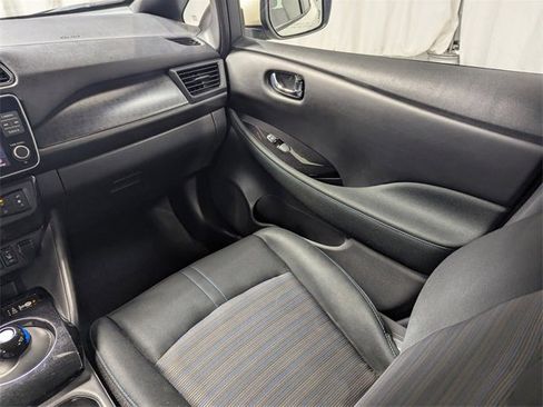 Used 2022 Nissan Leaf SV image 8