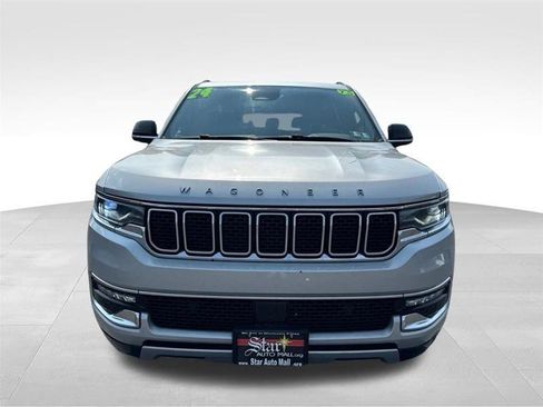Used 2024 Jeep Wagoneer L Series II w/ Flexible Seating Group AWD/4WD image 2