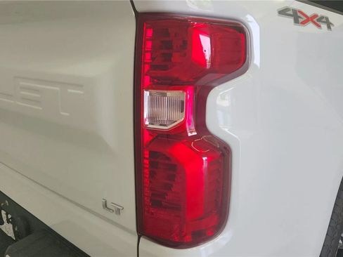 Used 2023 Chevrolet Silverado 1500 LT image 15