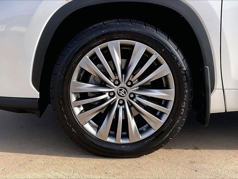 Used 2021 Toyota Highlander Platinum image 9