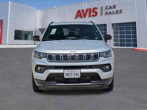 Used 2025 Jeep Compass Latitude w/ Sun & Sound Group AWD/4WD image 2