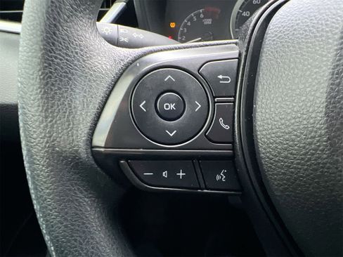 Used 2022 Toyota Corolla LE image 23