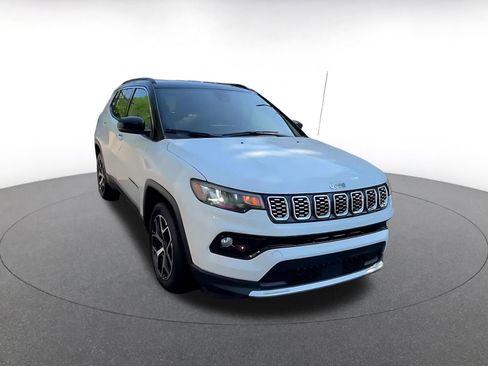 Used 2025 Jeep Compass Limited AWD/4WD image 3