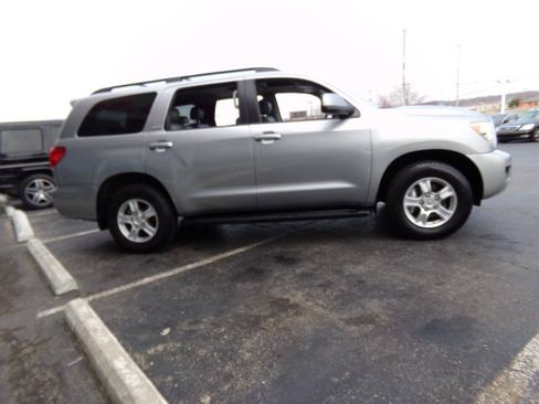 Used 2011 Toyota Sequoia SR5 w/ Premium Pkg AWD/4WD image 58