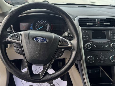 Used 2018 Ford Fusion SE FWD image 17