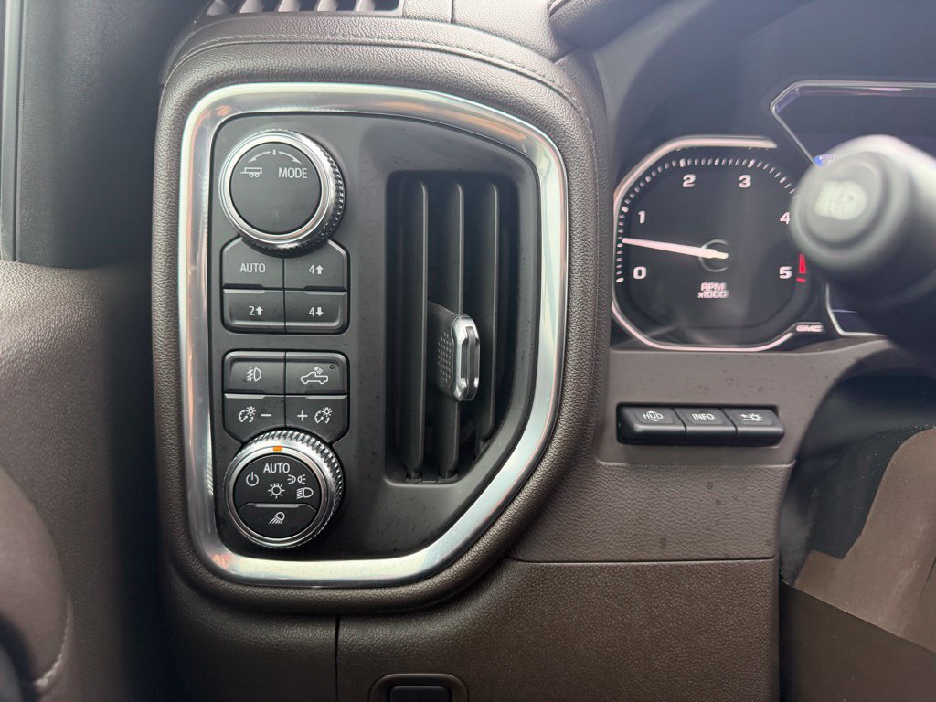 Used 2022 GMC Sierra 2500 Denali w/ Denali Black Diamond Edition AWD/4WD image 34