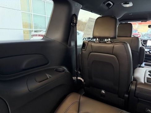 New 2026 Chrysler Pacifica Select image 19