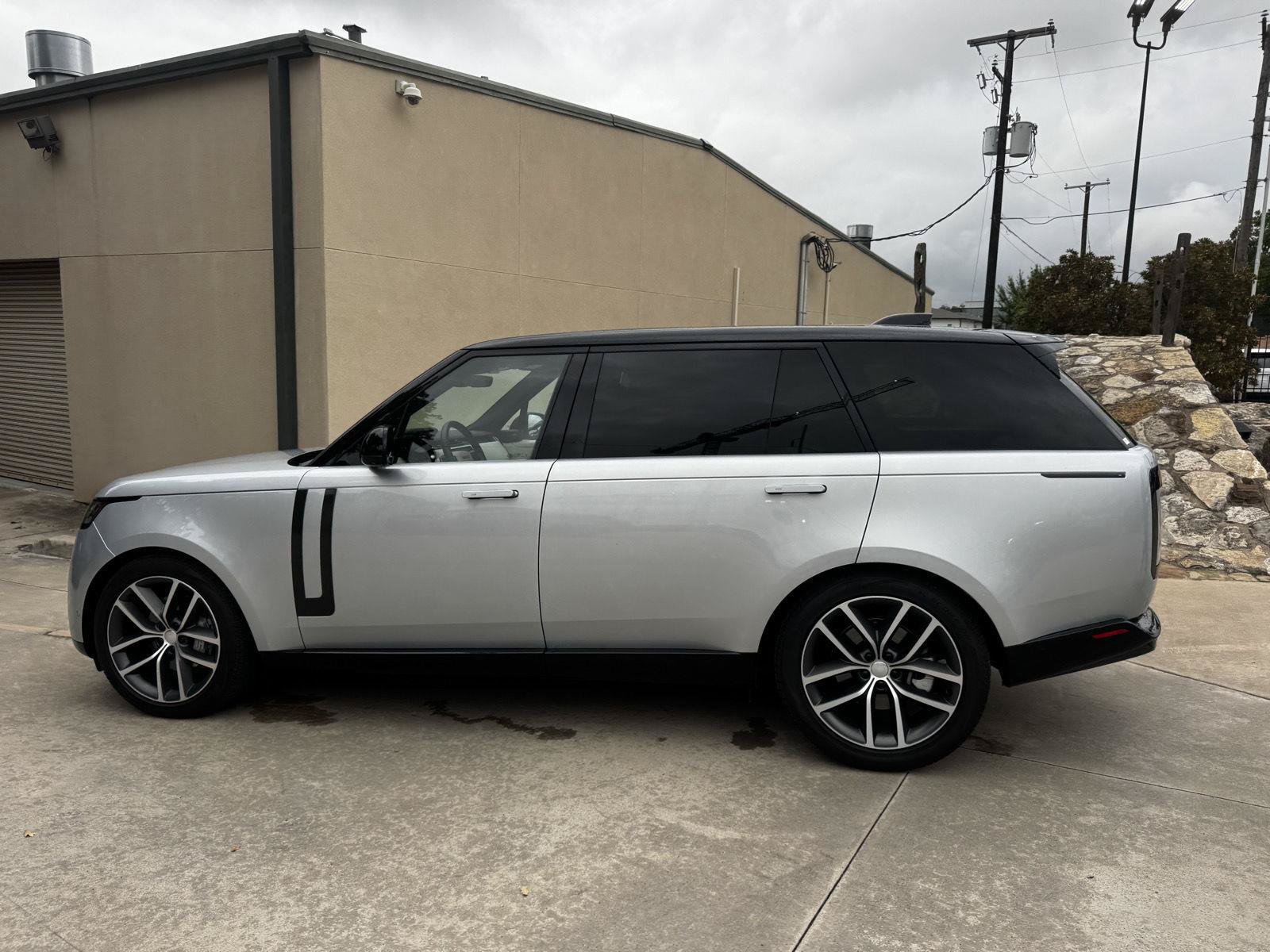 Certified 2025 Land Rover Range Rover Long Wheelbase SE AWD/4WD image 4