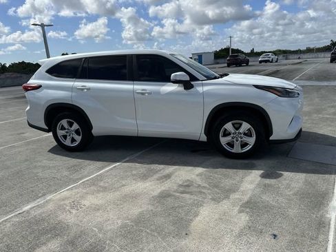 Used 2023 Toyota Highlander L FWD image 15