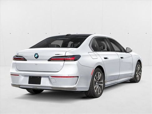 Used 2026 BMW i7 xDrive60 AWD/4WD image 2