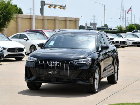 Used 2025 Audi Q3 2.0T Premium image 2