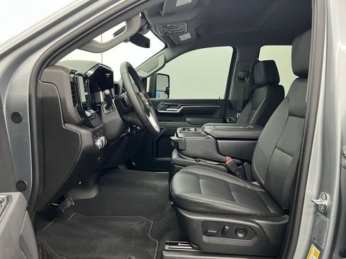 Used 2026 GMC Sierra 3500 SLT image 4