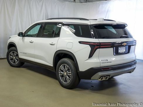 Used 2026 Chevrolet Traverse LT w/ LPO, Floor Liner Package FWD image 8
