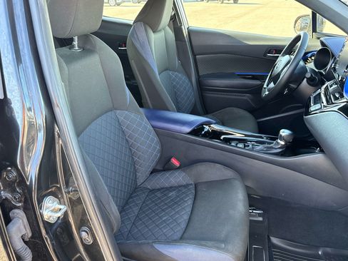 Used 2021 Toyota C-HR XLE FWD image 17