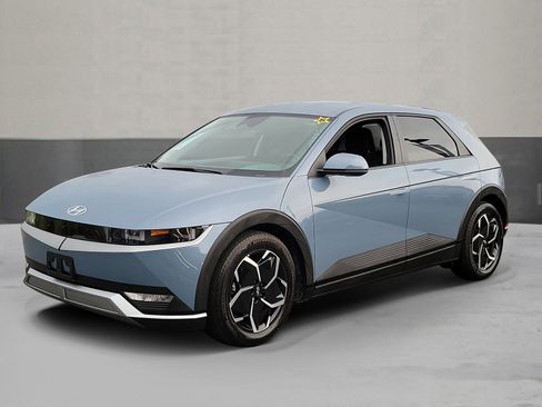 Used 2024 Hyundai Ioniq 5 SE image 1