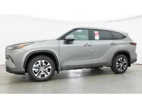 New 2026 Toyota Highlander XLE image 18