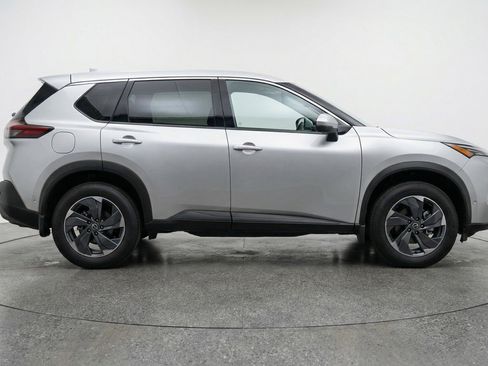 Used 2025 Nissan Rogue SV FWD image 11