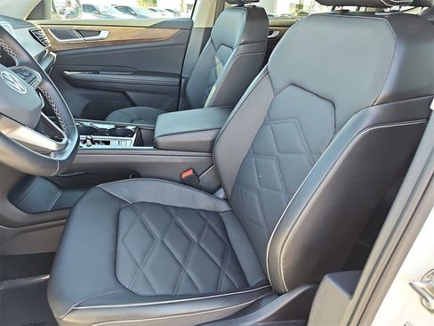 Used 2025 Volkswagen Atlas SE image 15