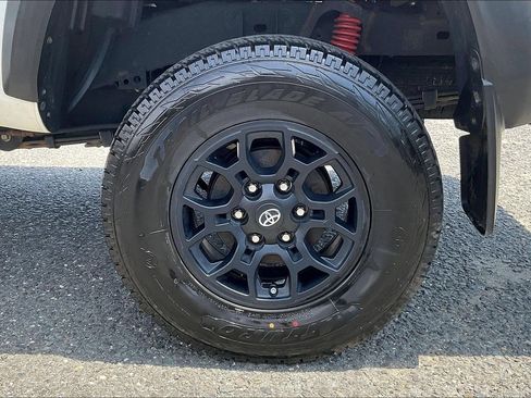 Used 2019 Toyota Tacoma SR w/ SX Package AWD/4WD image 10