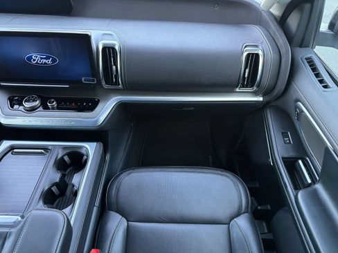 Used 2025 Ford Expedition Platinum AWD/4WD image 29