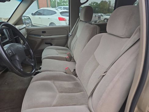 Used 2005 Chevrolet Suburban LS RWD image 7