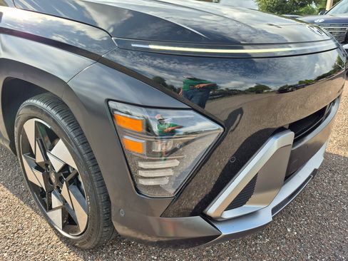 Used 2024 Hyundai Kona Limited FWD image 9